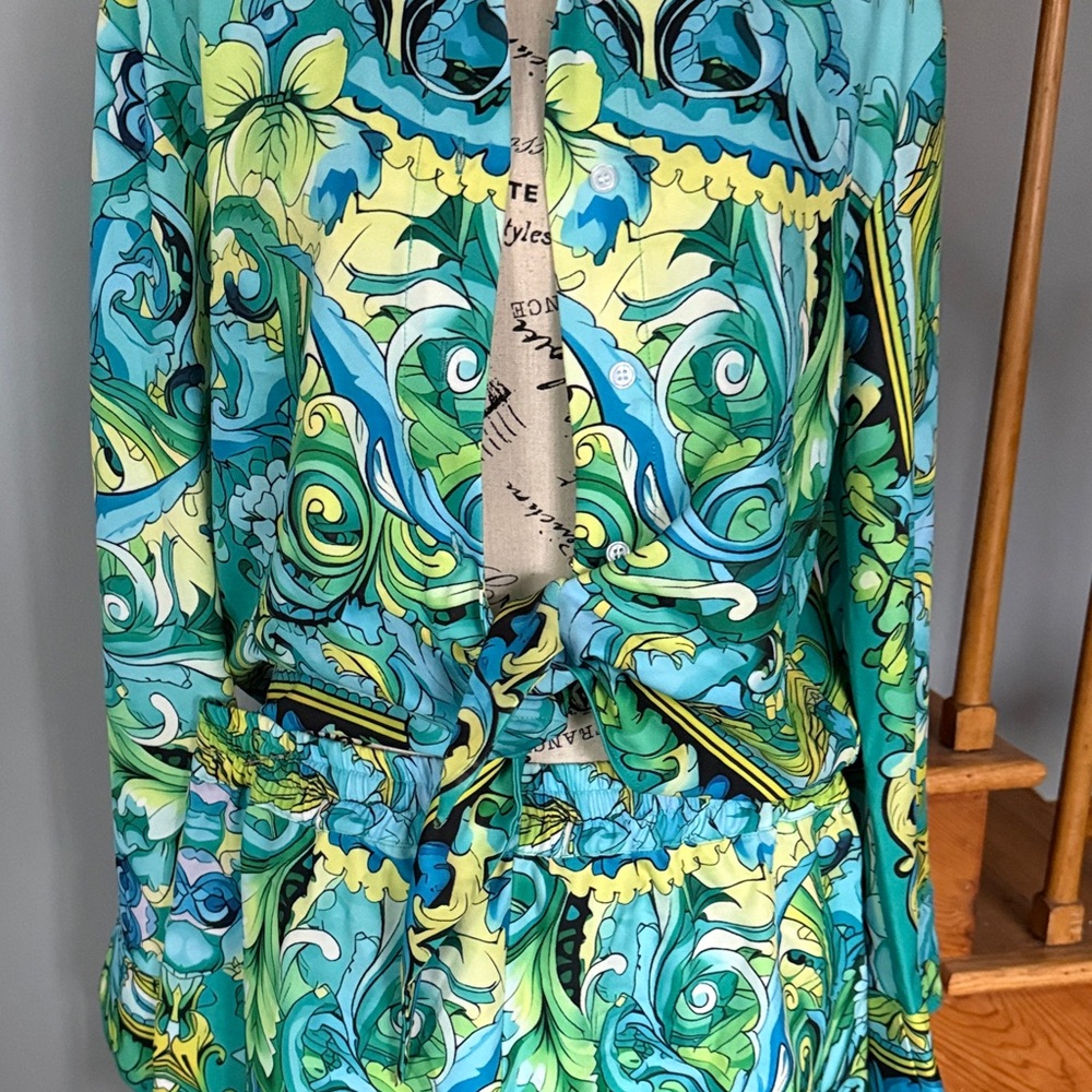 Akira- Vibrant Green and Blue Patterned Jacket and Shorts Set - Picture 5 of 9